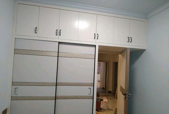 |新房的硬装完工，光定制柜子就花了不少，卧室的柜门谁看谁吐槽