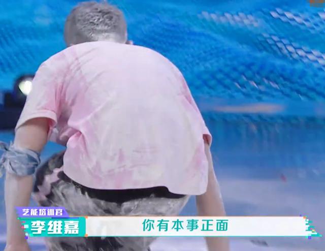 张昕宇|想红想疯了？赵丽颖公司艺人《快本》推同伴落水，没品行为遭吐槽