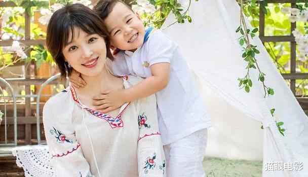 『胡蝶』央视主持胡蝶母亲节晒和儿子互动照，名导老公陆川评论区暗秀幸福