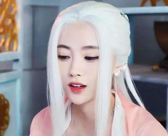 宋茜|白发造型多惊艳：看不上宋茜，看不上鞠婧祎，却栽在赵丽颖身上