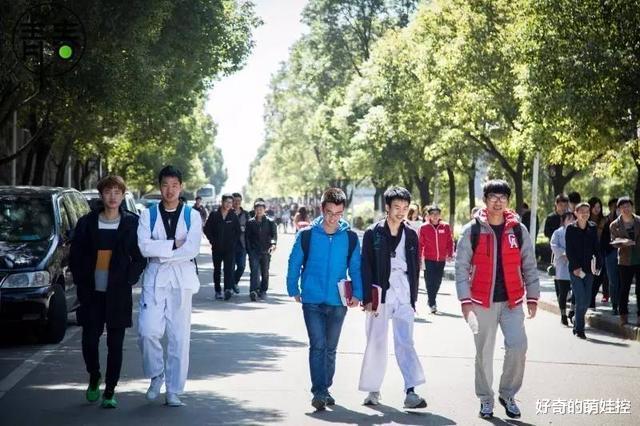 录取通知书|刚接到录取通知书,全家就“大吵一架”,孩子:我不是去当乞丐