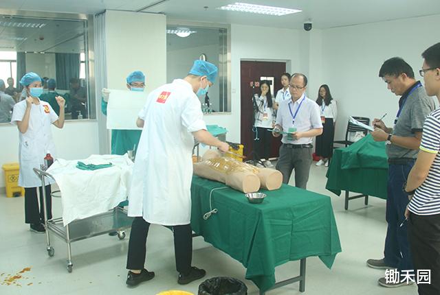 「医学生」农村户籍高考生选这个专业，6822个名额免费上大学，毕业包工作