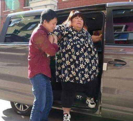 |校花被男朋友养到300斤,睡塌3张床后发誓减肥,如今还好吗?