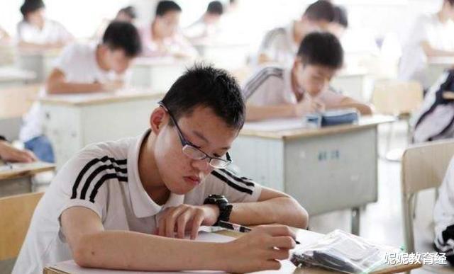 中考|教育部将严抓“普职比”，可能一半学生上不了高中，同学欲哭无泪