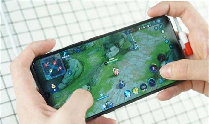 vivo▲Vivo的“高价低配”手机，明明配置很烂，为何玩游戏却很流畅？