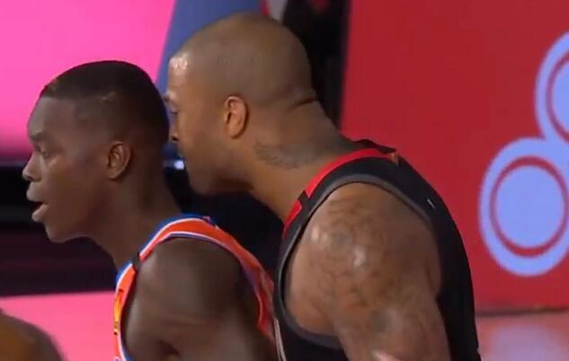 施罗德|破案了！火雷大战6人冲突，若不是裁判拦着，施罗德今天要挨打了