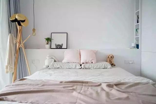 「」现在卧室床头流行这样装，多出5平米收纳空间，更美观实用