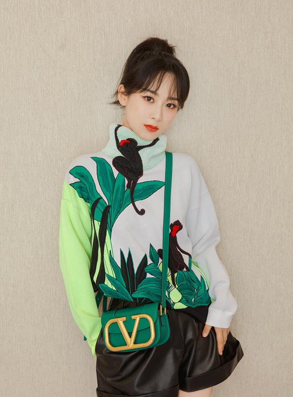 #发型#杨紫不过是换了个新发型，乡土气好浓烈，看着比同龄人还显老