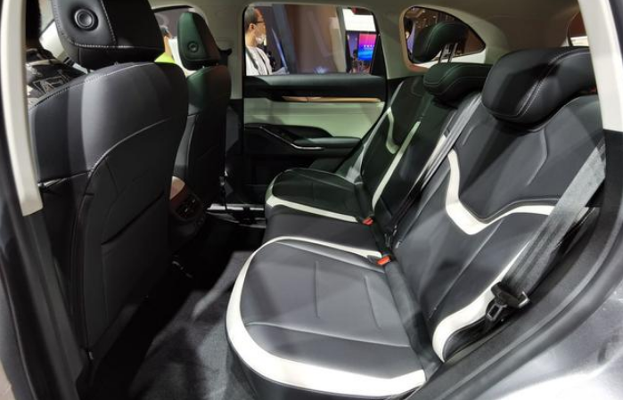 动力|新款哈弗H6实车亮相,外观提升一个档次,2.0T动力,售价已公布