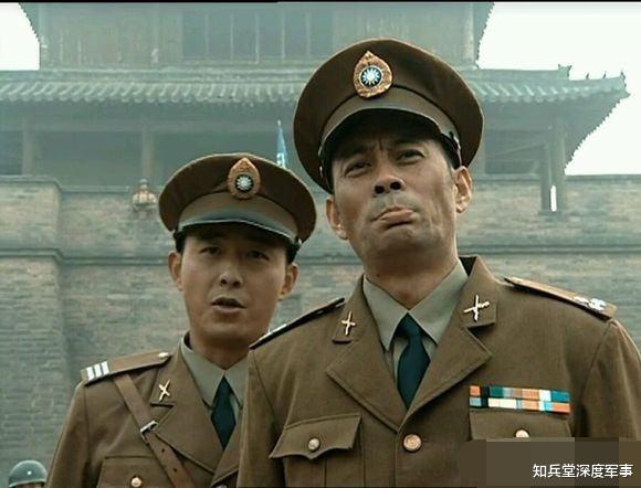 张灵甫■从一张老照片，聊聊抗战结束后国军的军装到底是啥样？