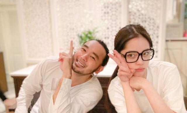 【欧阳娜娜】欧阳娜娜和干爹聚会合照被疯传，看清正脸，原来是我们熟悉的他！