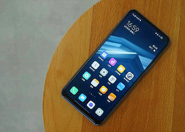 iqoo|120Hz+5000mAh，同样是iQOO系列机型，降价却难以掀起热度