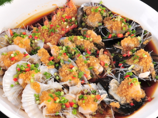 「章鱼」网红直播吃“大章鱼”当摄像头旋转360度就露馅了，网友：不怕死就继续吃