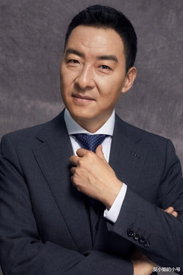 郝平■《三叉戟》郝平演活大喷子，演技好到写进教科书，今转型当导演