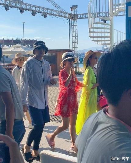 「张歆艺」《妻子的浪漫旅行4》开录，团长谢娜短裙抢镜，张歆艺被晒黑了？