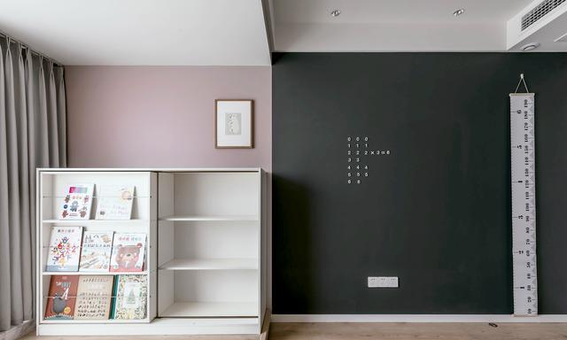 老年小妙招|她家140㎡，客厅坚持用绿色上墙，客厅不挂电视机，有颜值有收纳