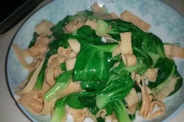 医生|一男子吃饭吞下这东西，医生把脖子切开了...过程细思极恐！