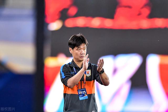 格德斯|菜地限制鲁能技术流，怨天怨地怨场地吧，机会一打不进怨格德斯