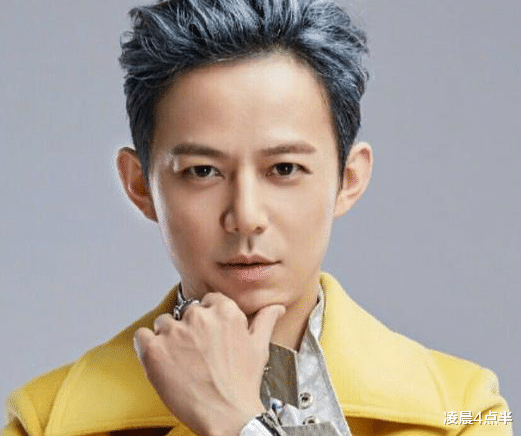 【何炅】何炅在综艺节目喊错陈冠希名字,从头到尾陈冠希一直冷笑,何炅:你不尊重我?