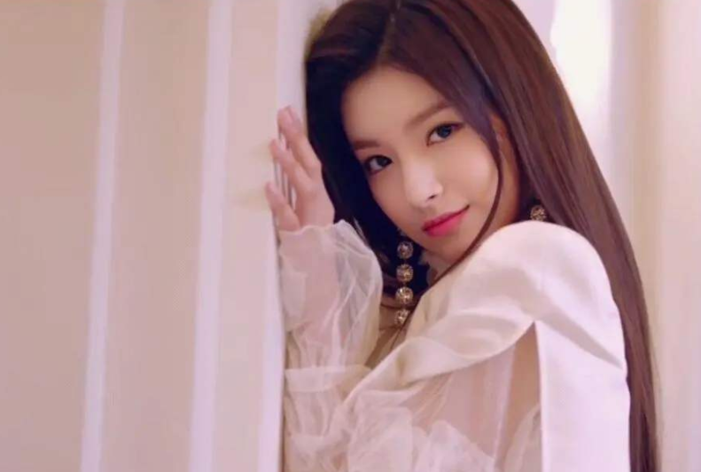 |中国女星慰问韩国军队，嘴里还喊着忠诚？恶心14亿国人