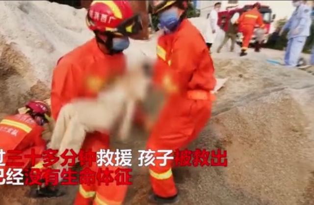 「无锡」4岁幼童砖厂玩沙被埋,救出时已去世,家人痛哭:他自己过来玩的