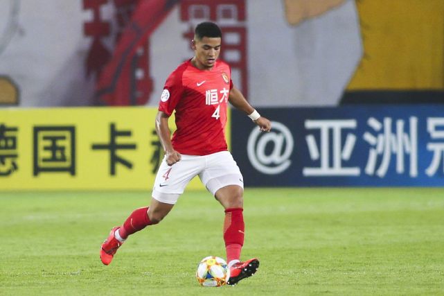 [广州恒大]李铁急了？亲自向恒大了解高拉特归化遇阻内情！盼足协早日解决难题