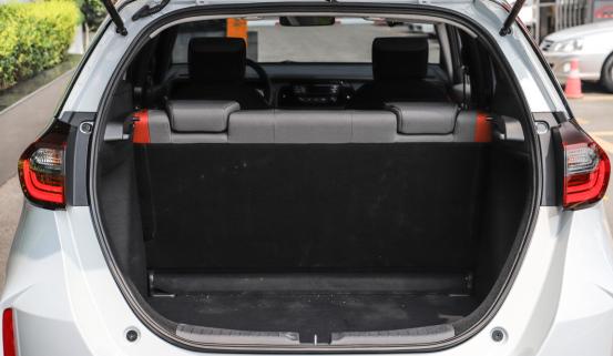 本田飞度|飞度换代失败，虽然更花哨，但却不厚道，八月仅卖出两千多台