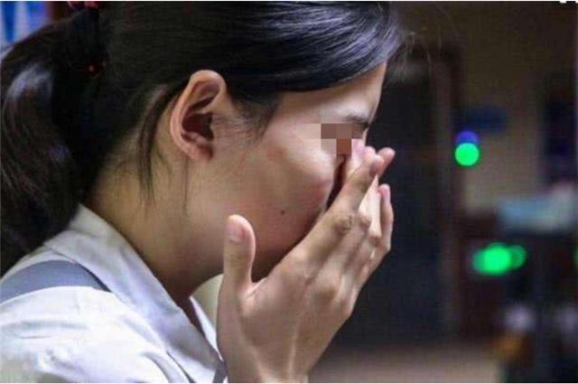 臆说古史|还记得那个被妈妈用剪刀划伤脸的男婴吗？时隔4年，如今成小网红