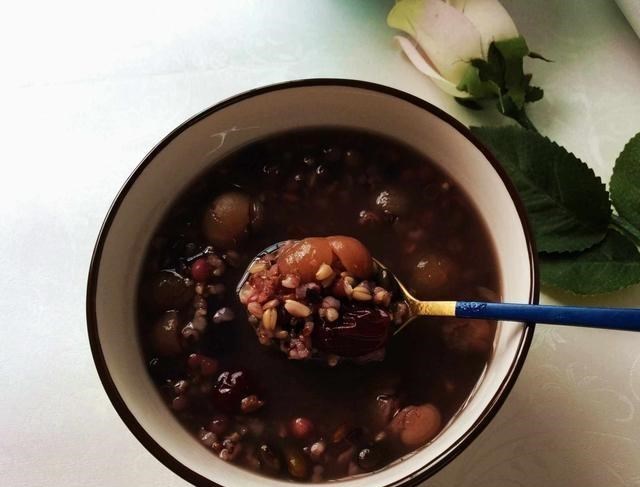 牛奶：早餐，别总抓着牛奶豆浆不放，常喝这一碗粥，面色红润精神也好