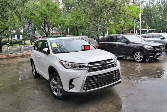 红旗h9|被国人捧红，入华十年仍是爆款，2.0T+四驱带七座，还标配8气囊