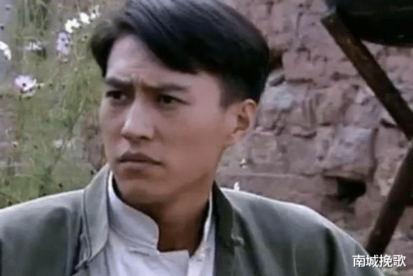 靳东|靳东主演谍战剧再度翻红，网友：经典永流传