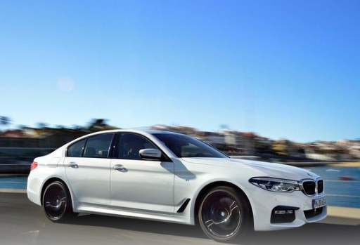 宝马5系|40岁，应该宝马5系，还是丰田霸道？