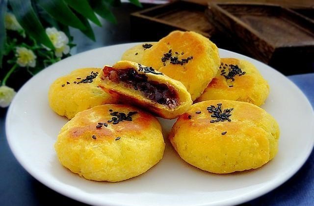 #红薯#入夏，这饼我就经常做，香甜筋道，拿着吃很过瘾，连续几个吃不够