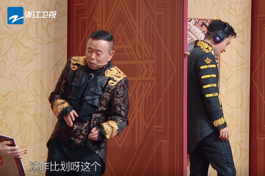 【沈腾】潘长江玩游戏不慎跌倒,沈腾临场反应引热议:不愧百亿影帝