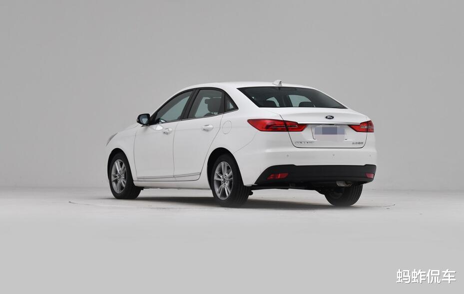 福特福睿斯|福特彻底不要“面子”了！油耗低至5.7L，从8.08万跌至5.78万