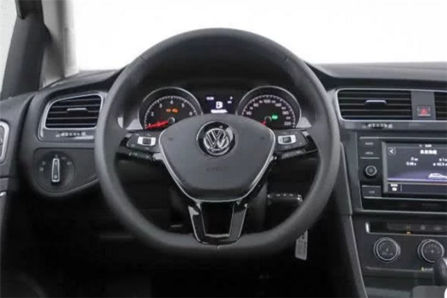 买车▲车上最“鸡肋”的4个设计,买过的都是白花钱,你的车上有吗?