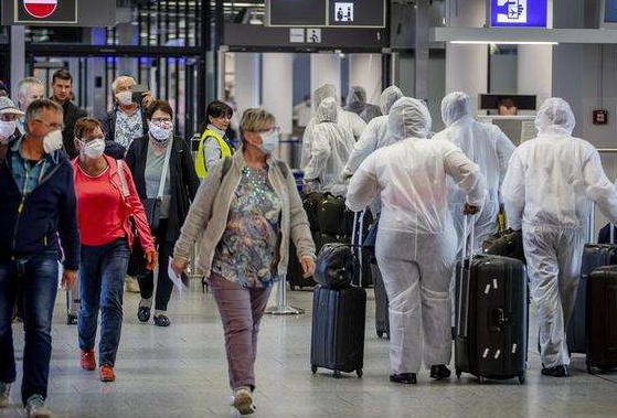 『美国』美国确诊超161万，钟南山难以置信，一语道破美疫情失控真相