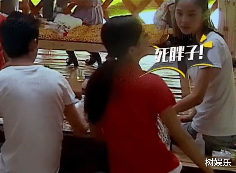 赵丽颖|张含韵将水洒在赵丽颖身上,慌忙道歉后,赵丽颖居然骂了三个字