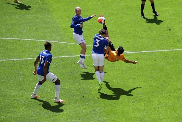 英超|3-0大胜！英超黑马彻底打疯了，世界名帅一脸黑线！