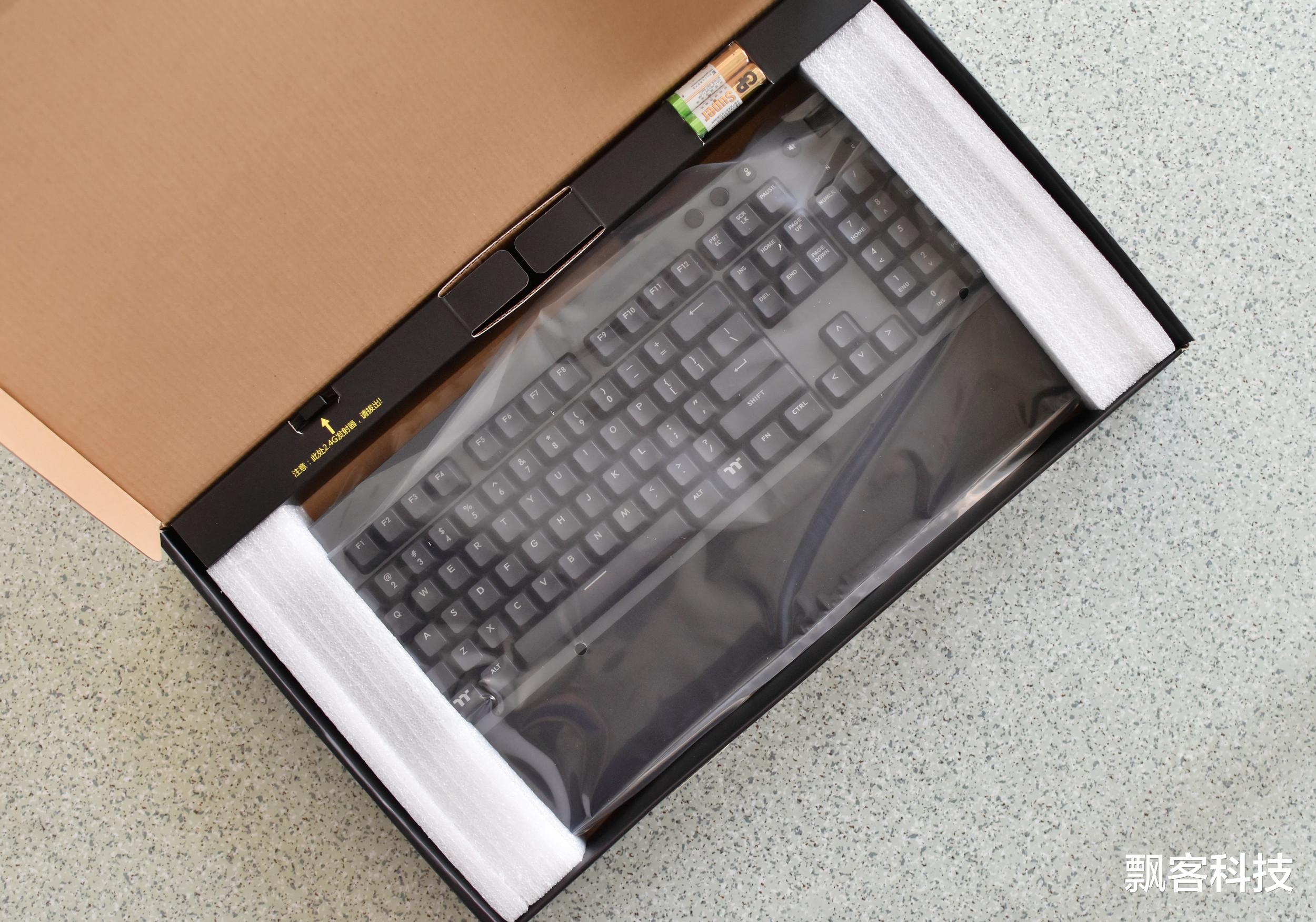 |TTC青轴爽快清脆的特性，TT曜越G521机械键盘三模无线互联体验