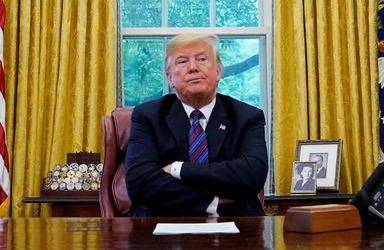 特朗普|特朗普已回到总统办公室！白宫大批人如临大敌，穿上了全身防护服