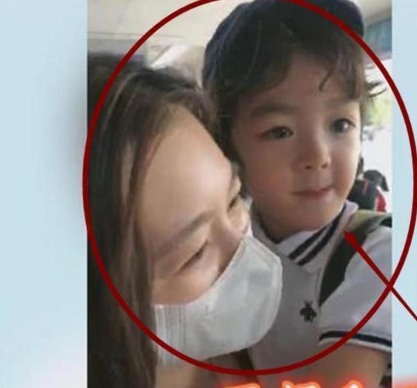 许子言|本以为“小卷”妈妈够美了，看到“许子言”的妈妈，才知道啥叫不出道可惜了
