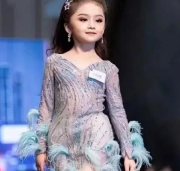 泰國六歲童星拿下選美冠軍，隻看身材不看臉，我以為是一位成年人-圖3