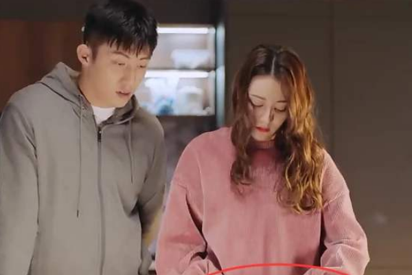 #迪丽热巴#《触手可及》刚播，热巴又有新戏，看到男主：又是一对不能磕的cp