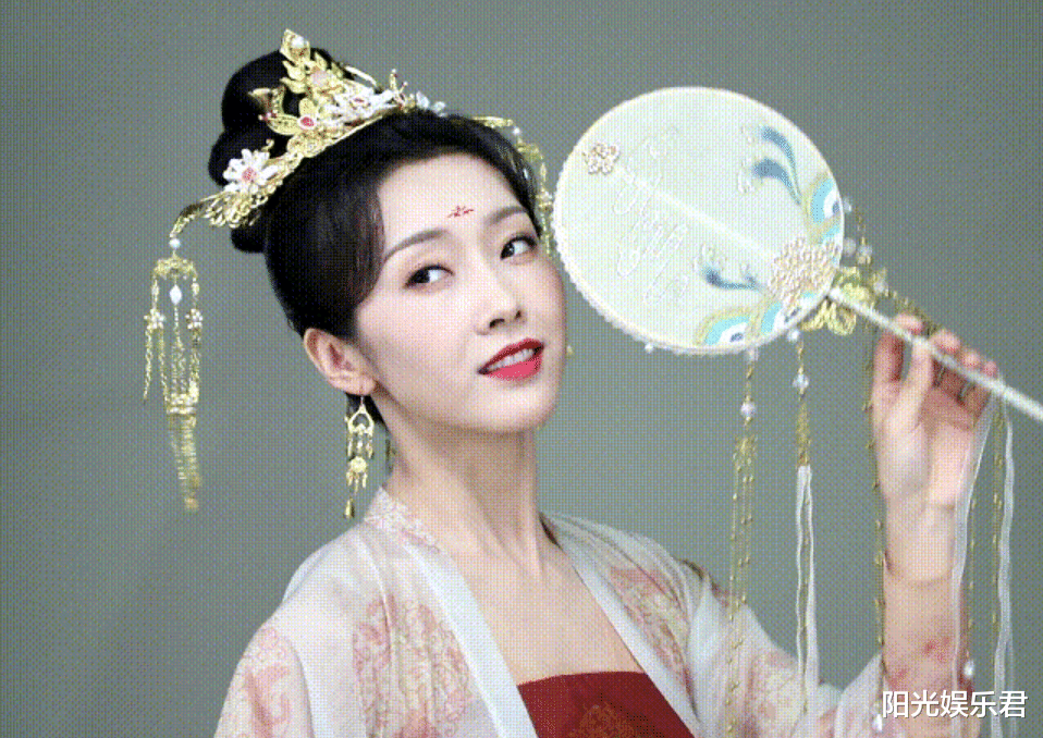 成毅|成毅新剧公布定妆海报，原以为女主够美了，哪知女二更“夺人心魄”