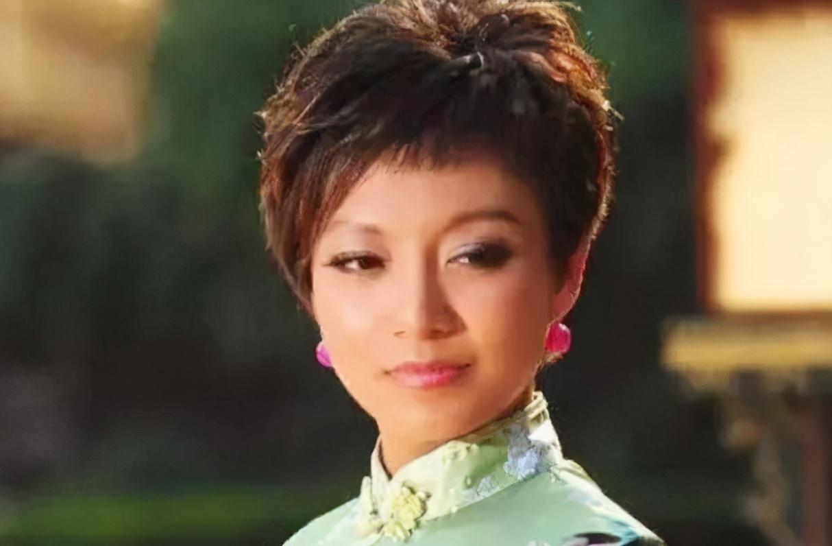 中国好声音|中国好声音：她狂蹭女儿热度，自称皇族，这个姓氏这么值得自豪？