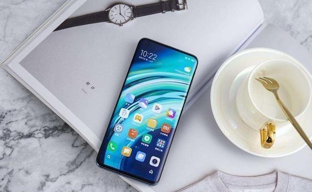 [麒麟990]华为再次出击，麒麟990+徕卡四摄，华为高端已经降至新退场价