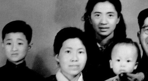 小志的历史观点|妻子与学生私奔，高调登报离婚，晚年他功成名就，妻子后悔已晚