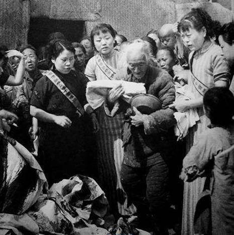 日军|70岁女老师被捕,全村人不让抓,罪行一公布,村民:一定要枪毙