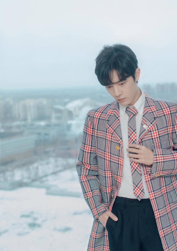 肖战■肖战首次公开露面,上综艺节目演唱歌曲《竹石》,复工状态超好!